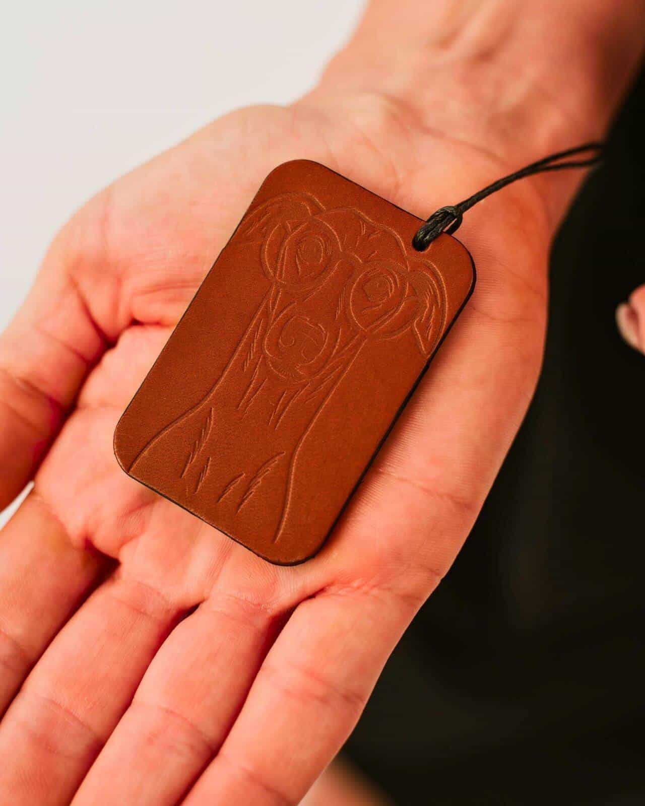 SKÓRZANE DODATKI DO KOSZY - ZAWIESZKA Z WHIPPETEM